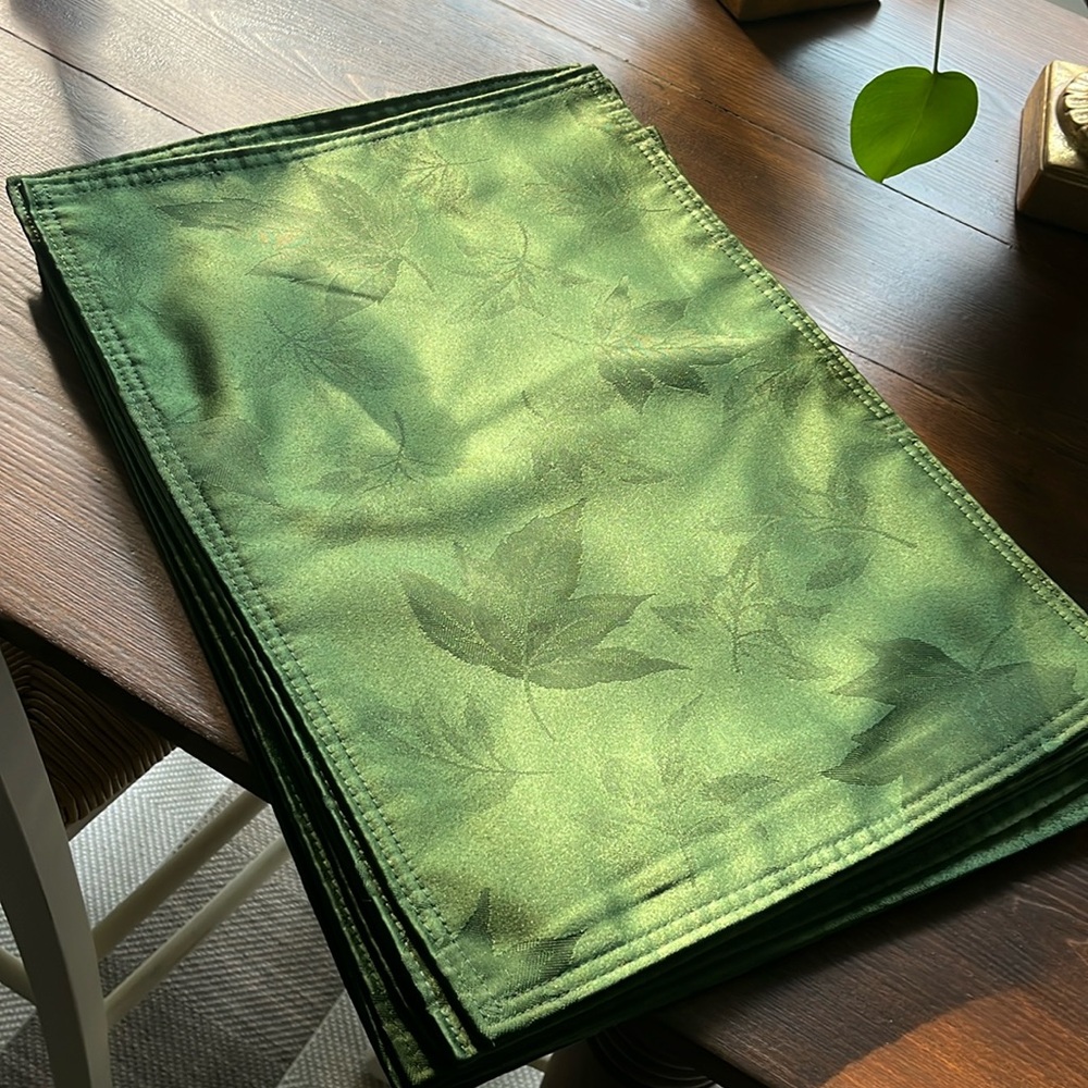 Set of 8 placemats in fall leaves olive/emerald green.